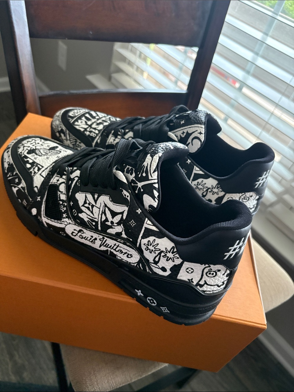 Louis Vuitton Trainers Comic Motifs Black White SS23 LV Size 9.5 - Picture 3 of 9